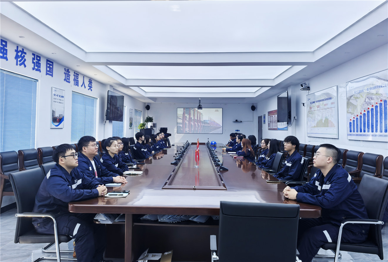 观看九三阅兵直播 汲取奋进力量